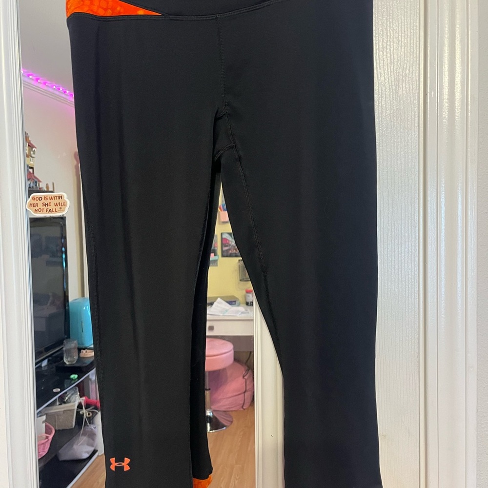 Under Armour capris Black and Orange Leggings